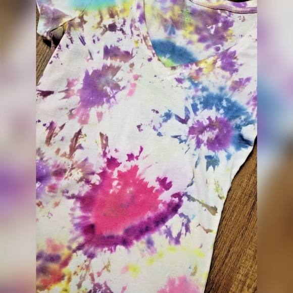 G21 tie dyed v-neck t-shirt - Picture 2 of 7